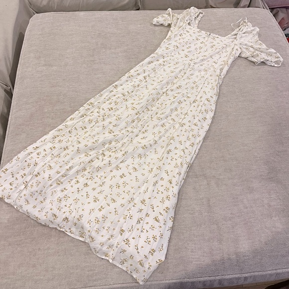 Bardot ditsy floral midi dress in ditsy fl Style # 56788DB Cottagecore - Picture 3 of 8